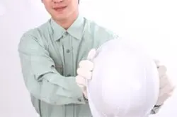 現地調査する人